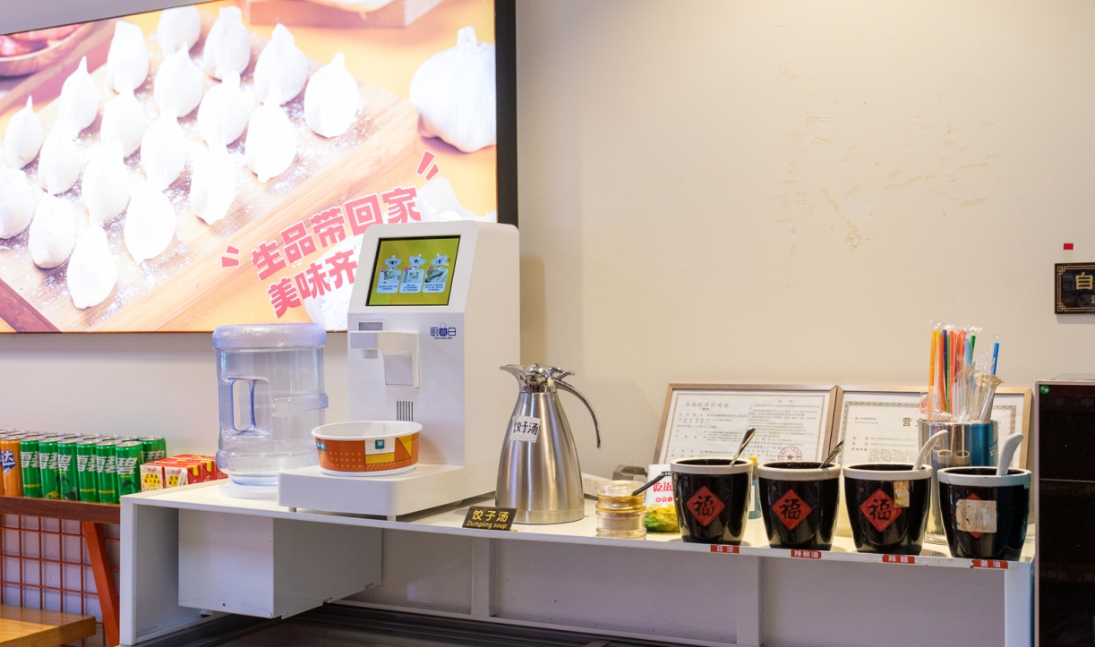 從后廚到餐桌，從安全到營養，做飯機器人正重塑社區助餐生態